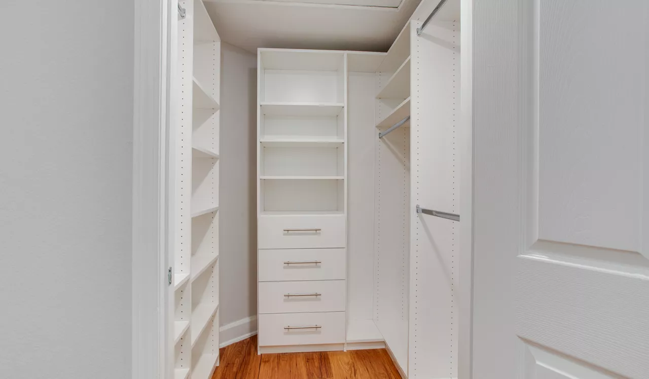 HillCreste Apartments - Los Angeles - Closet