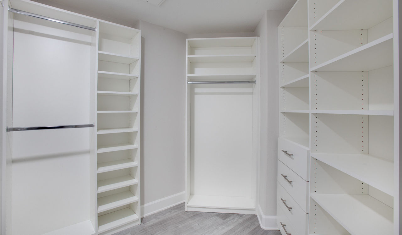 Palazzo West  - Los Angeles, CA - Closet