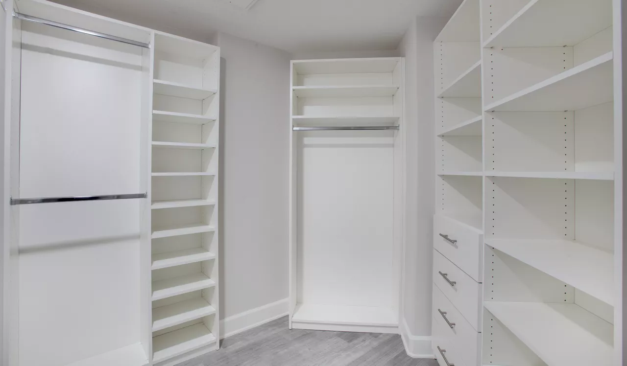 Palazzo West  - Los Angeles, CA - Closet