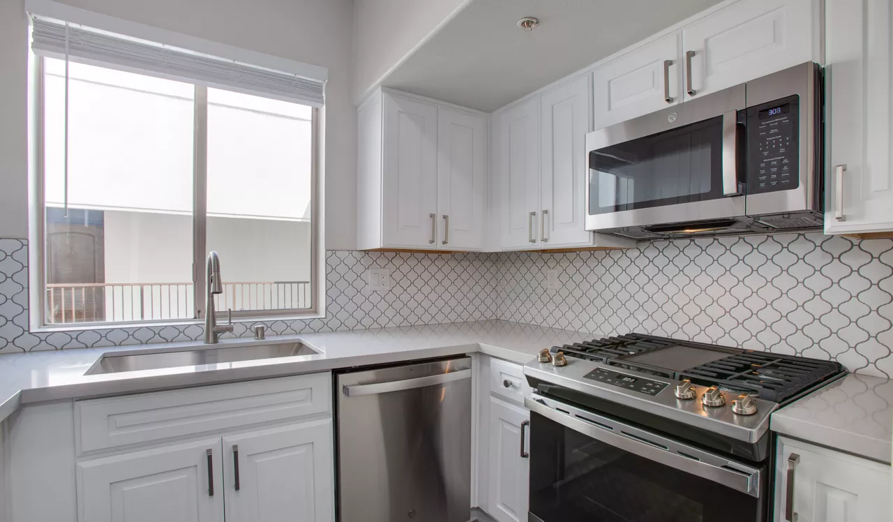 Palazzo West - Los Angeles, CA - Kitchen