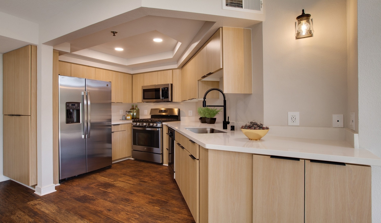 Broadcast Center Apartments in Los Angeles, CA - Upgraded Kitchen