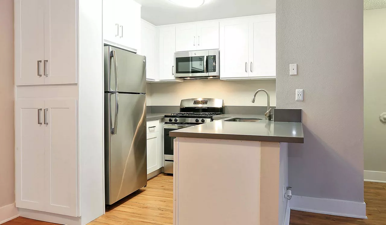 Indian Oaks Apartments - Simi Valley, CA - Kitchen