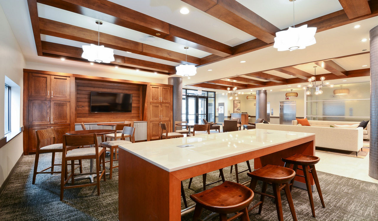 Hyde Park Tower - Chicago, IL - Lounge