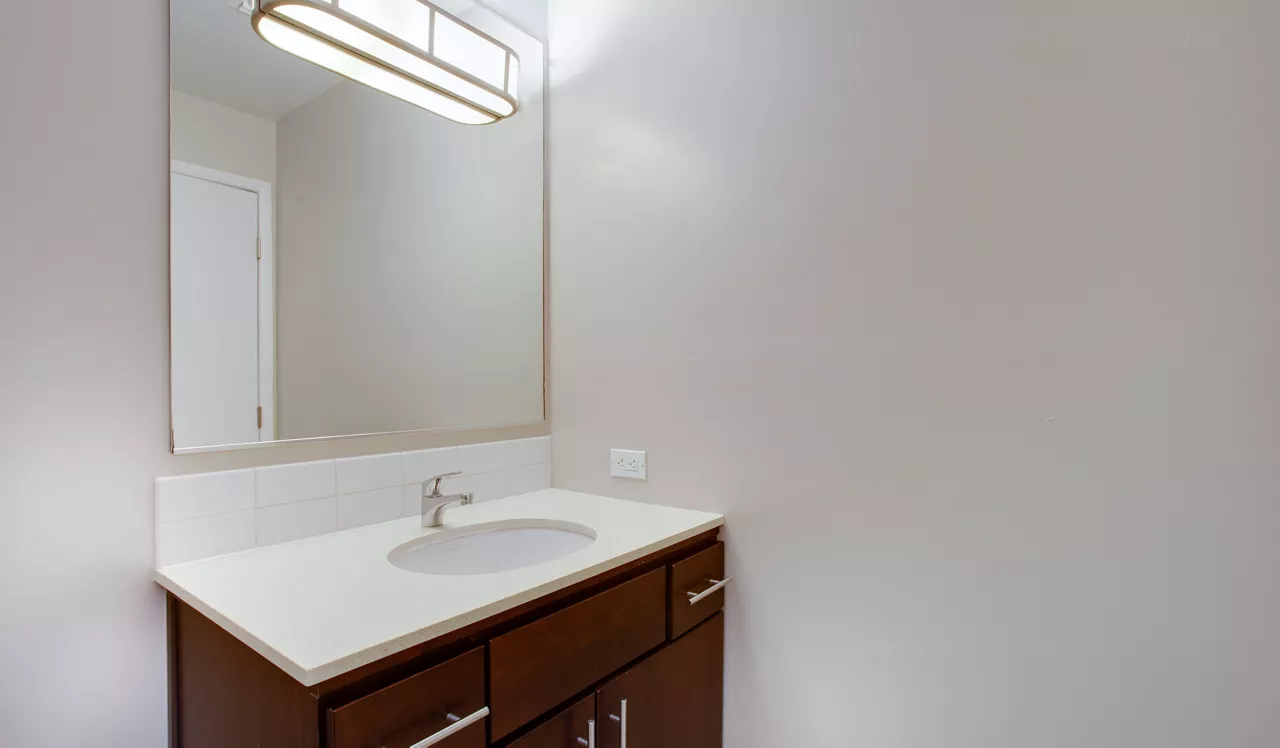 Lincoln Place Apartment Homes - Venice, CA - Bath