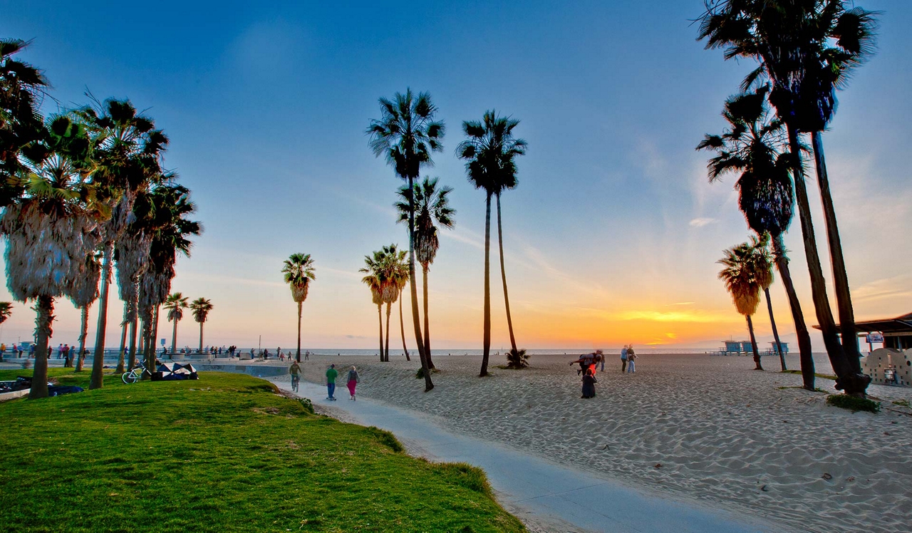 Lincoln Place - Venice, CA - Boardwalk.<div style="text-align: center;">The Santa Monica/Venice bike path is just a few pedals from your front door.</div>
