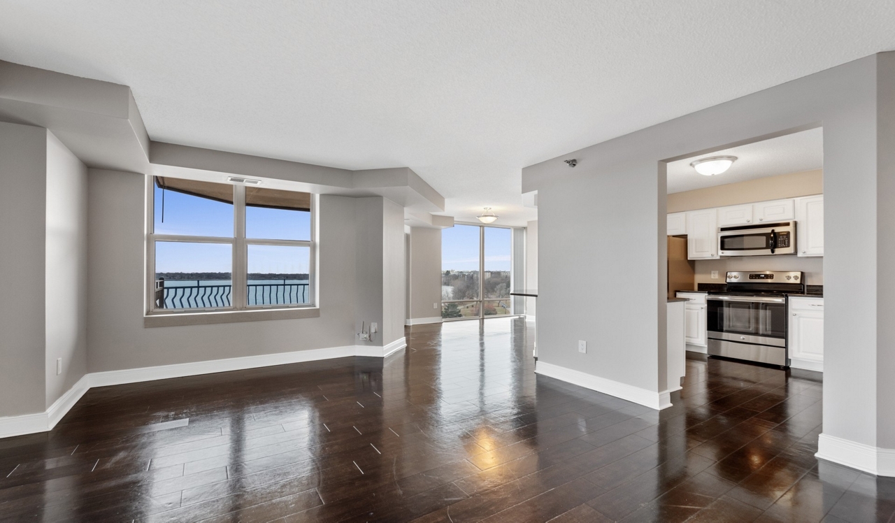 The Beach Club Residences - Minneapolis, MN - Tower Kitchen