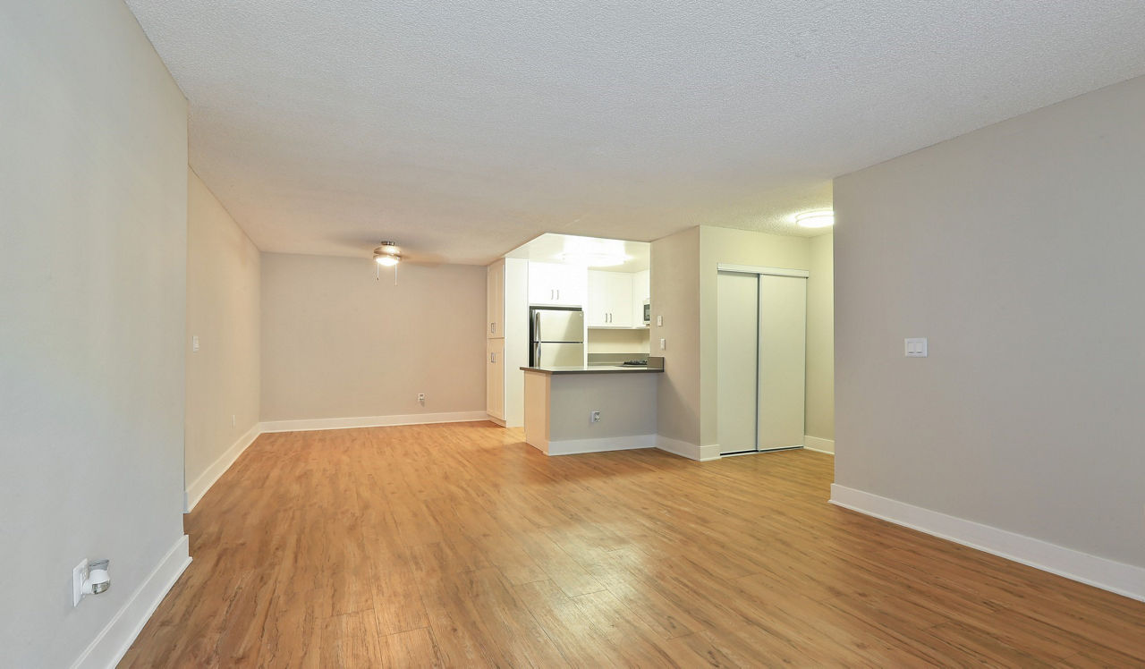 Indian Oaks Apartments - Simi Valley, CA - Living