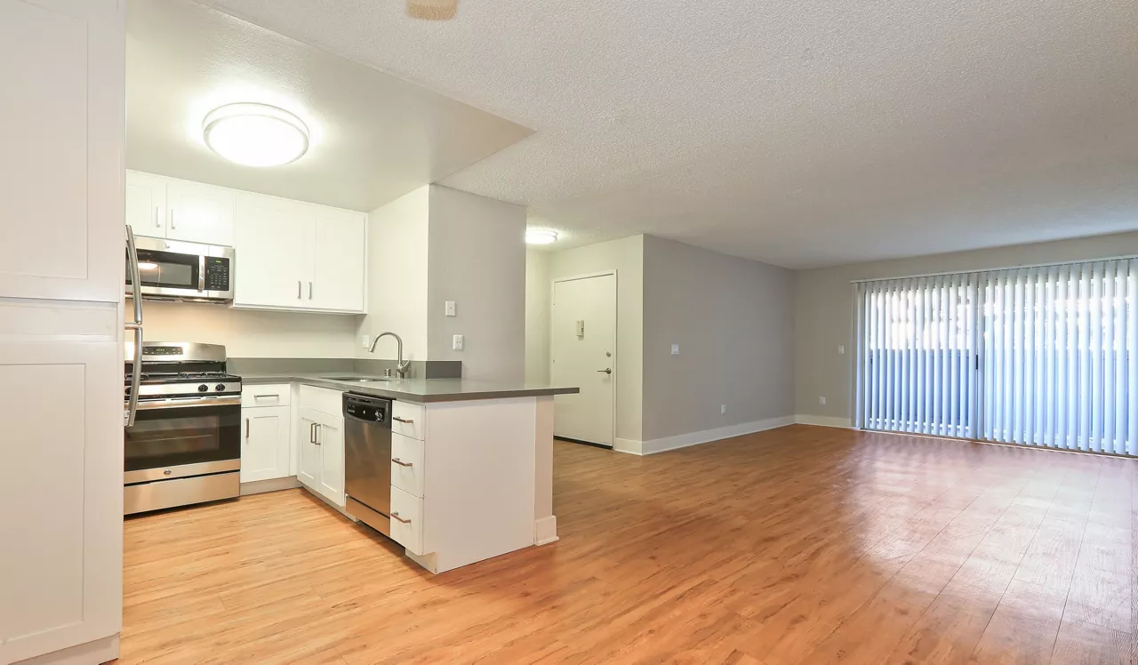 Indian Oaks Apartments - Simi Valley, CA - Living