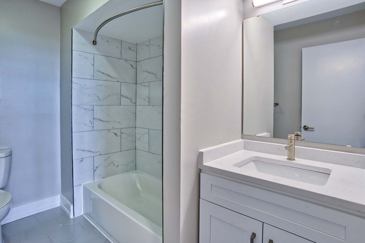 Locust on the Park - Philadelphia, PA - Collins Premier Master Bathroom