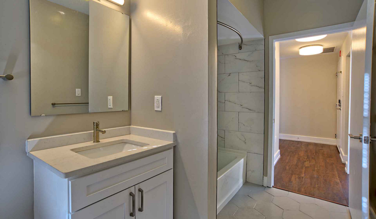 Locust on the Park - Philadelphia, PA - Girard Premier Bathroom