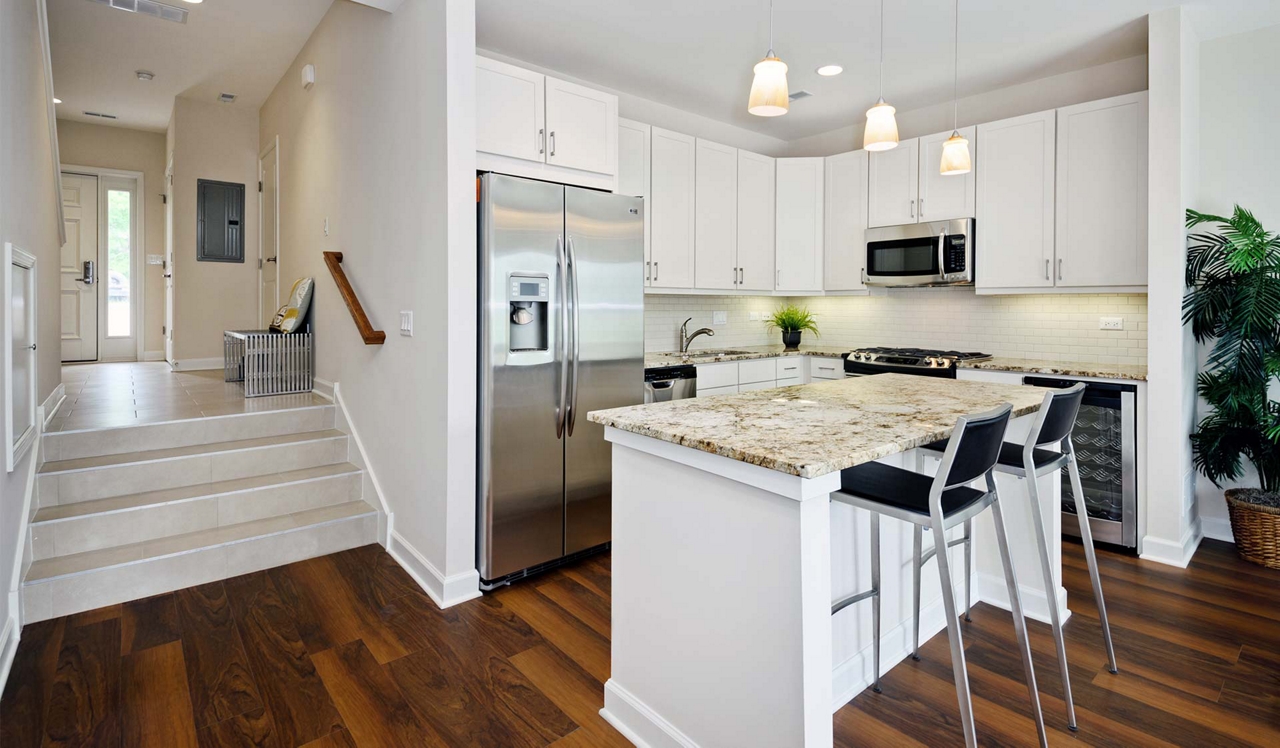 Elm Creek Apartments - Elmhurst, IL - Interior Dining Room