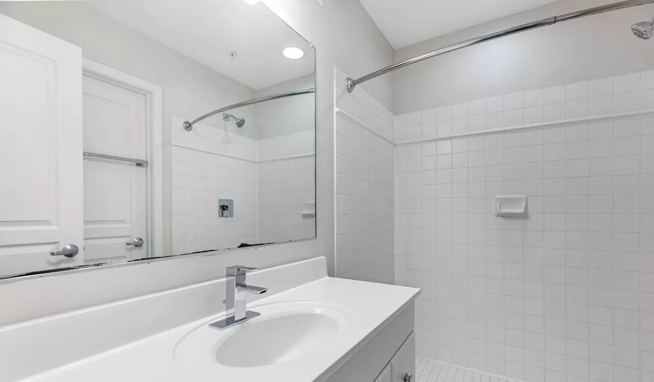 Capital Crescent Trail Residences - Bethesda, MD - Bathroom