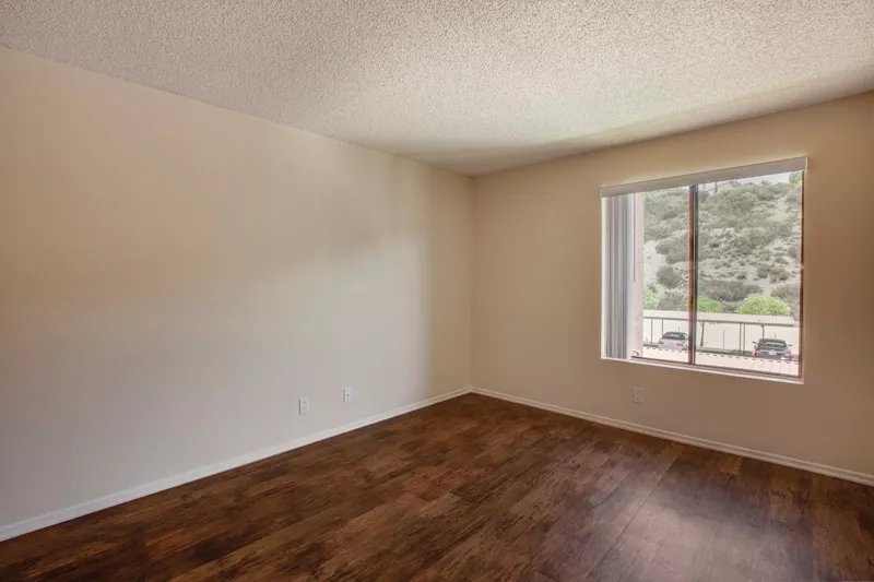 Malibu Canyon Apartments - Calabasas, CA - Bedroom