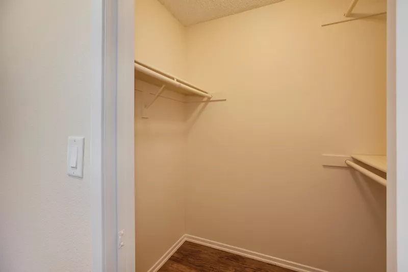 Malibu Canyon Apartments - Calabasas, CA - Closet