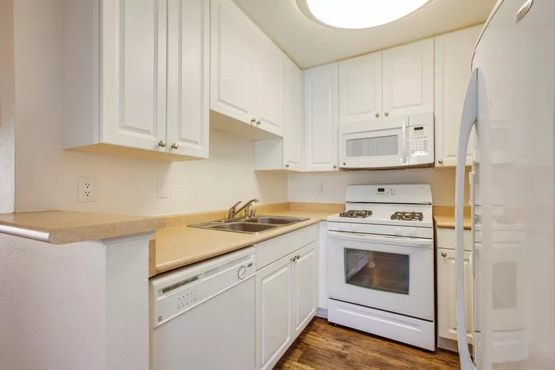 Malibu Canyon - Calabasas, CA - Kitchen