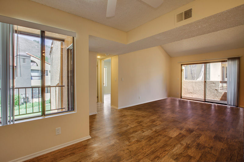 Malibu Canyon - Calabasas, CA - Living Room