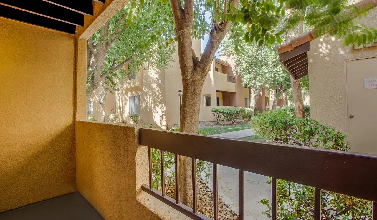 Malibu Canyon Apartments - Calabasas, CA - balcony