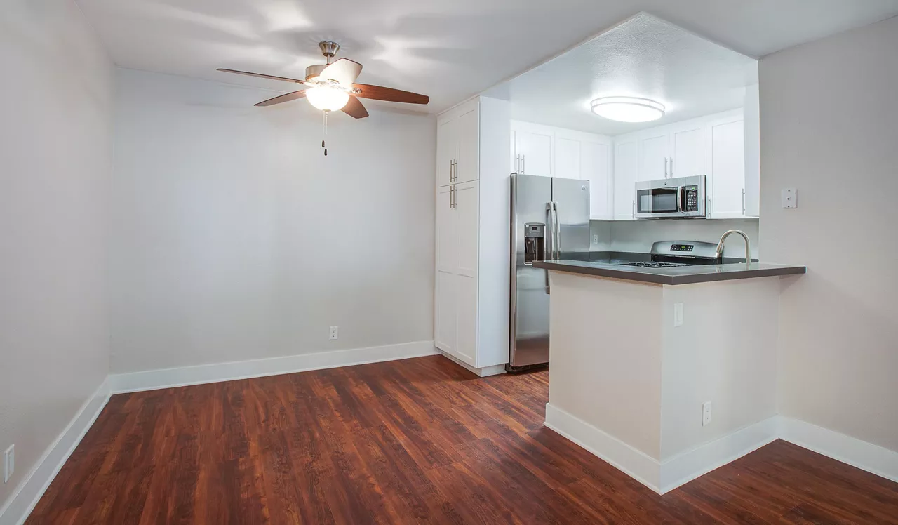 Malibu Canyon Apartments - Calabasas, CA - dining