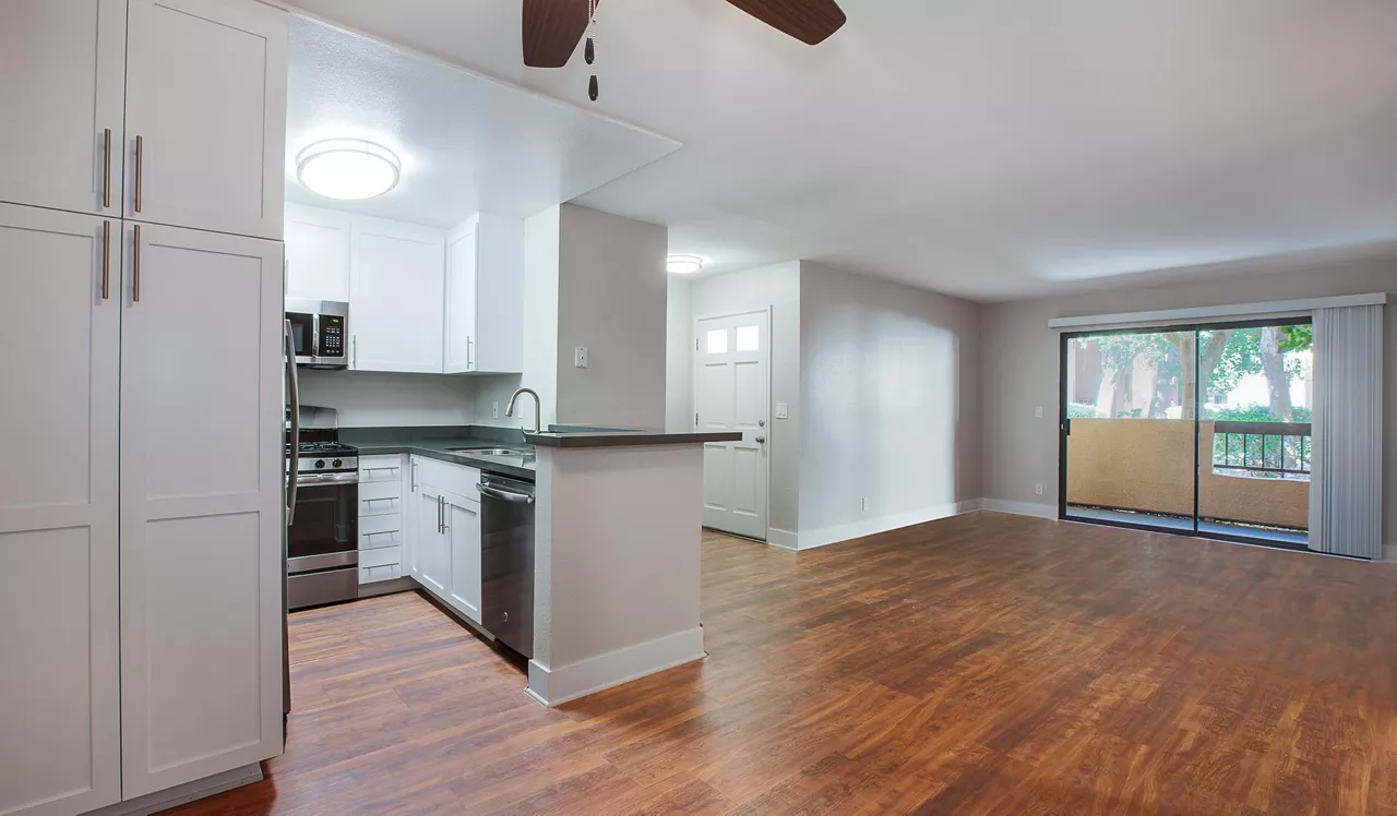 Malibu Canyon Apartments - Calabasas, CA - dining
