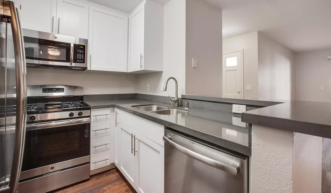 Malibu Canyon Apartments - Calabasas, CA - Kitchen