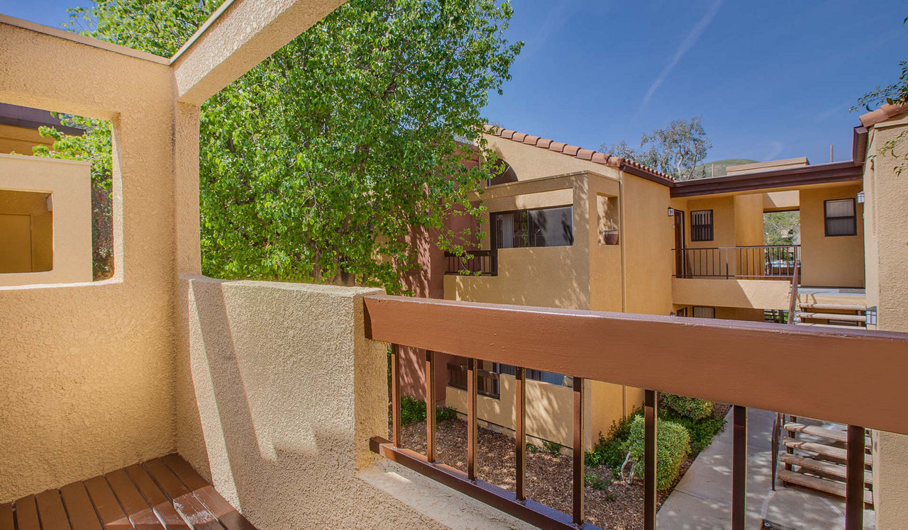 Malibu Canyon Apartments - Calabasas, CA - balcony