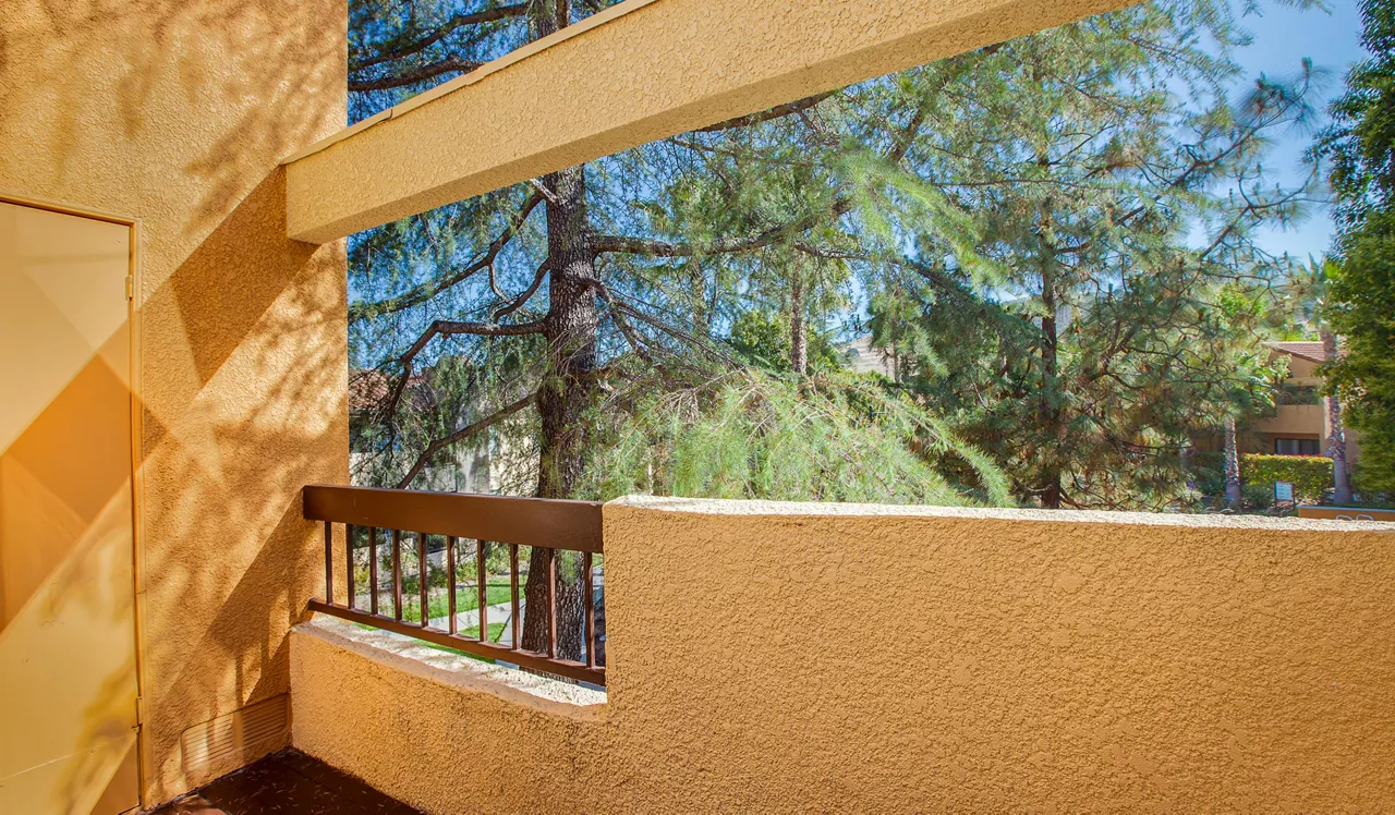 Malibu Canyon Apartment - Calabasas, CA - balcony