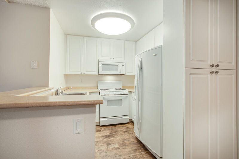 Malibu Canyon Apartments - Calabasas, CA - Kitchen