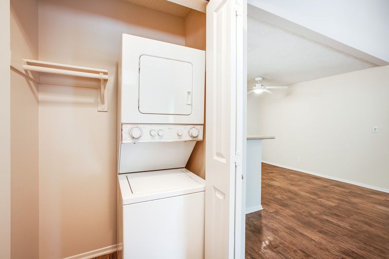 Malibu Canyon Apartments - Calabasas, CA - Laundry