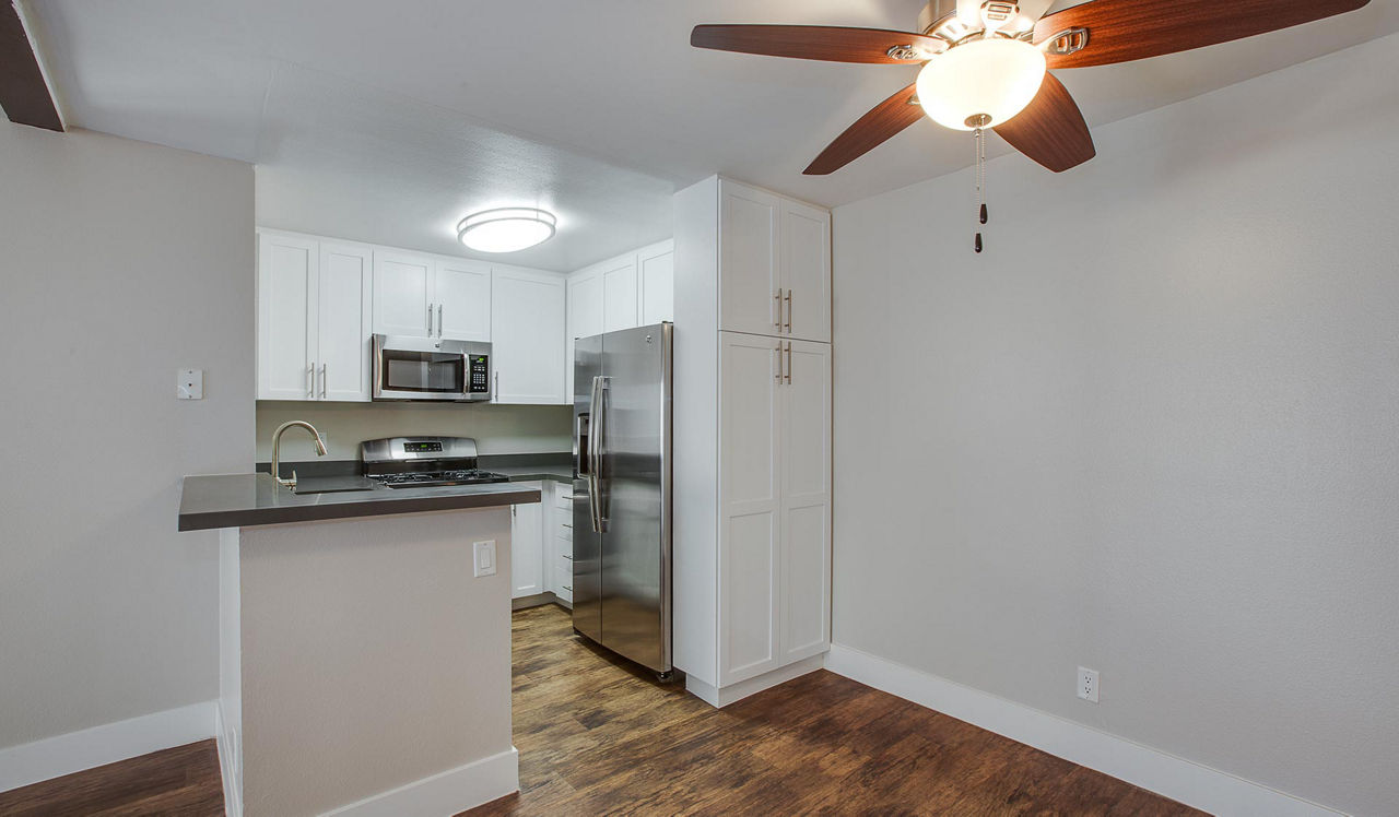 Malibu Canyon Apartments - Calabasas, CA - Kitchen