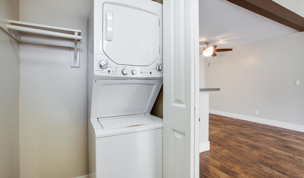 Malibu Canyon Apartments - Calabasas, CA - laundry