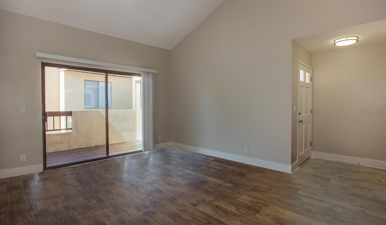 Malibu Canyon Apartments - Calabasas, CA - living room