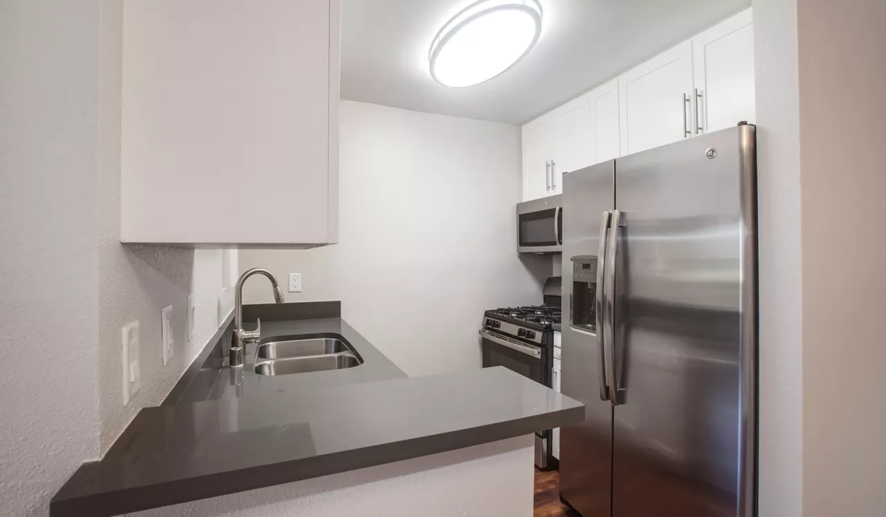 Malibu Canyon Apartments - Calabasas, CA - Kitchen