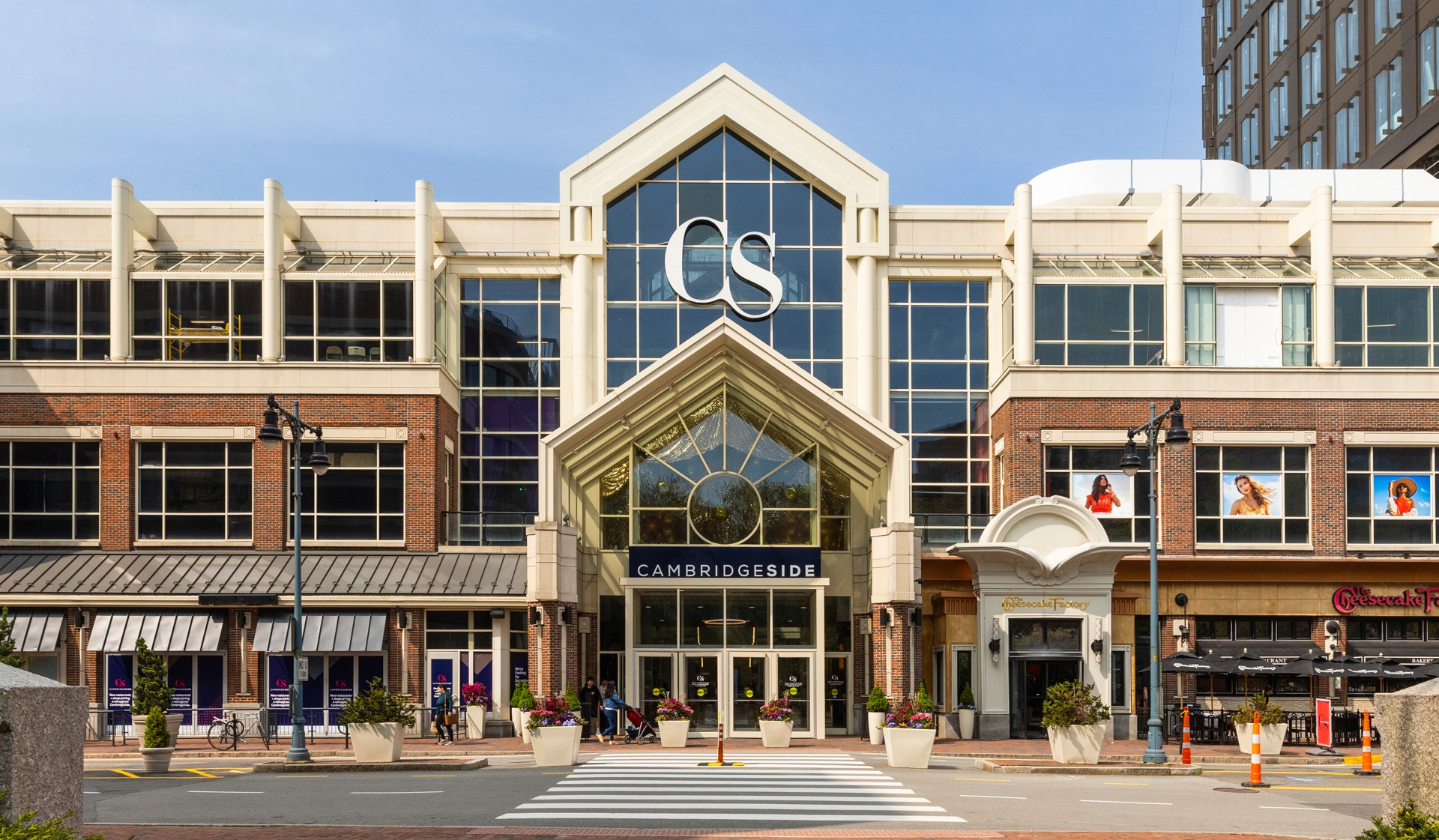 Axiom Apartments - Cambridge, MA - CambridgeSide.&nbsp;
Great shopping and dining options at CambridgeSide are two blocks away.
