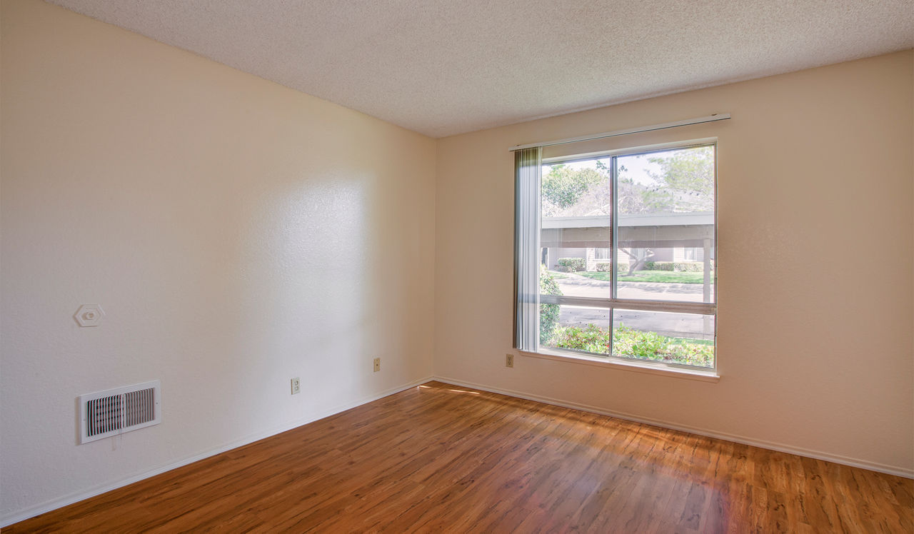 Mariners Cove Apartments - San Diego, CA - Bedroom