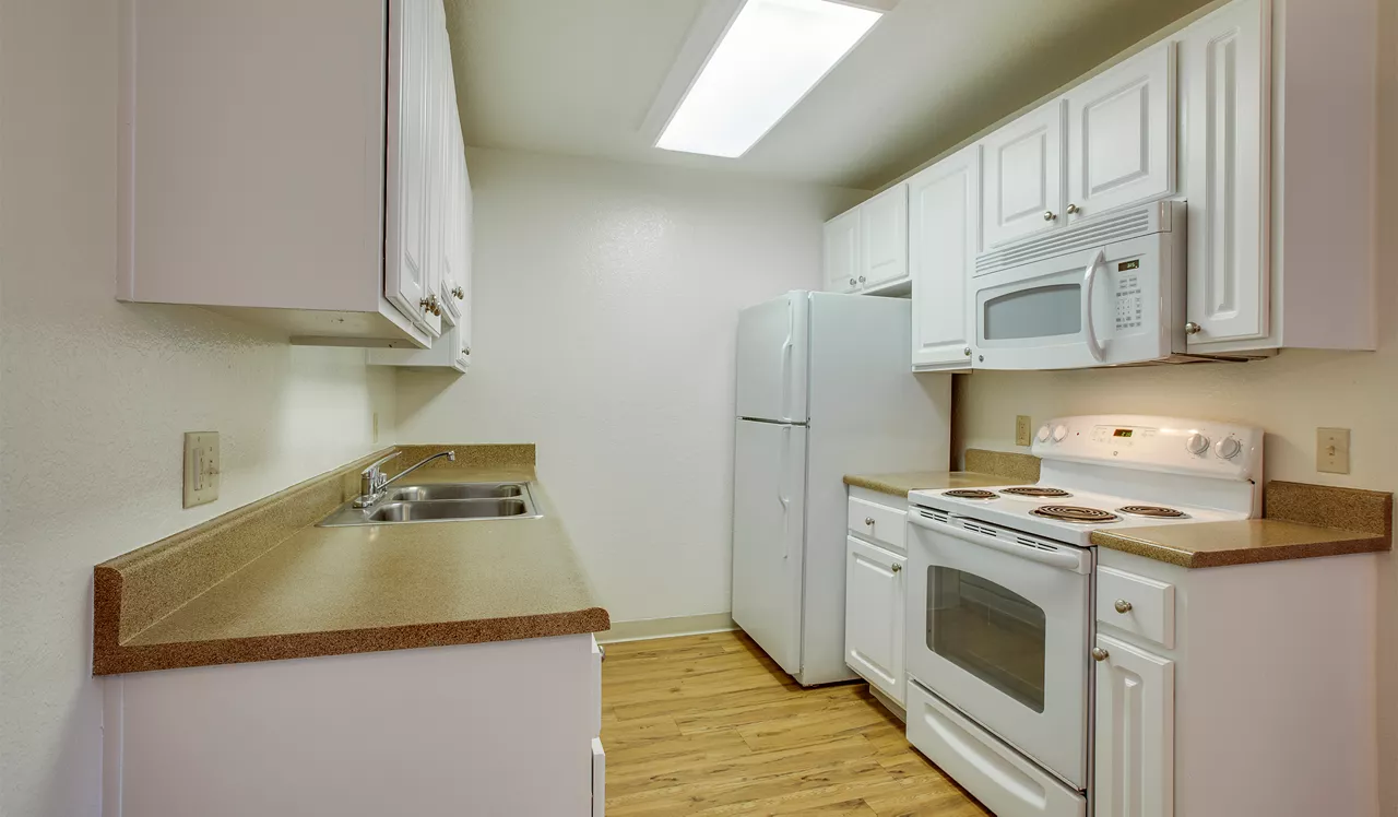 Mariners Cove Apartments - San Diego, CA - Kitchen