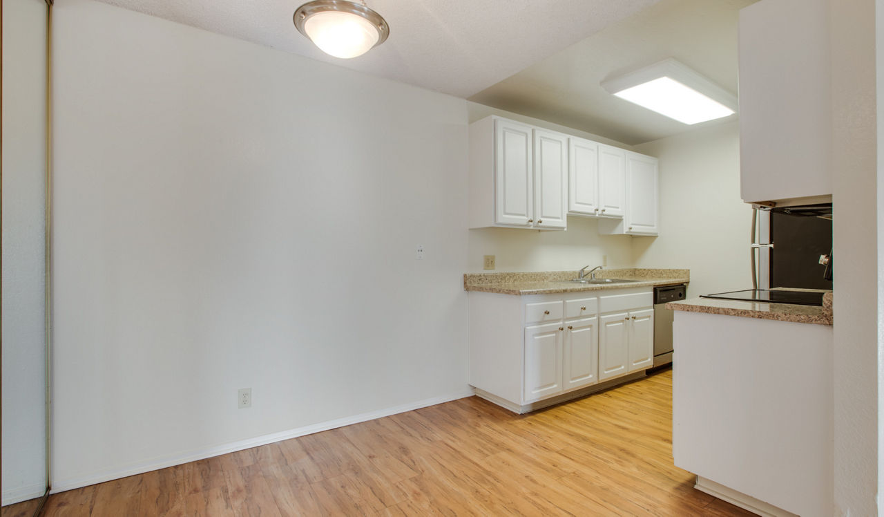 Mariners Cove Apartments - San Diego, CA - Dining Room
