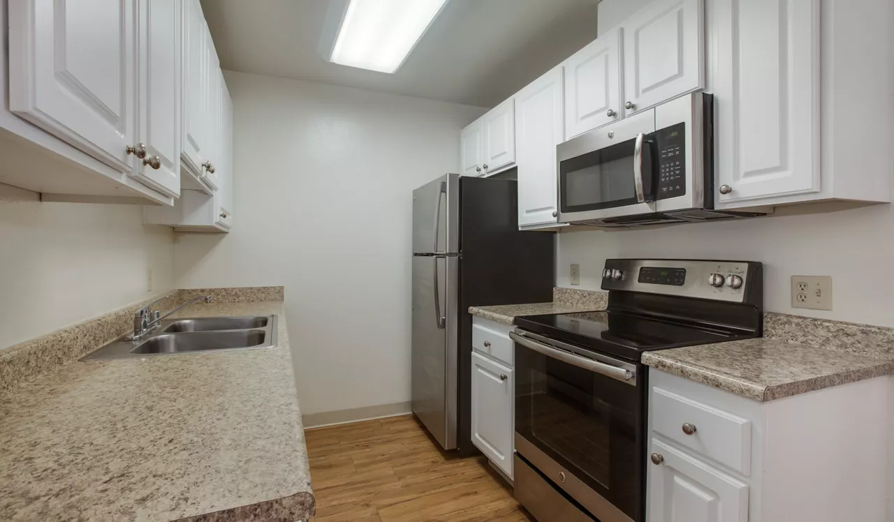 Mariners Cove Apartments - San Diego, CA - Kitchen