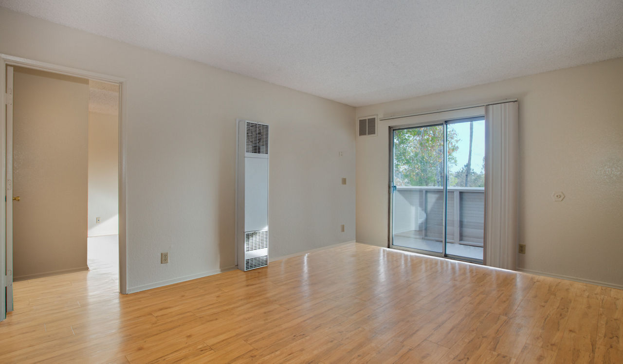 Mariners Cove Apartments - San Diego, CA - Living Room