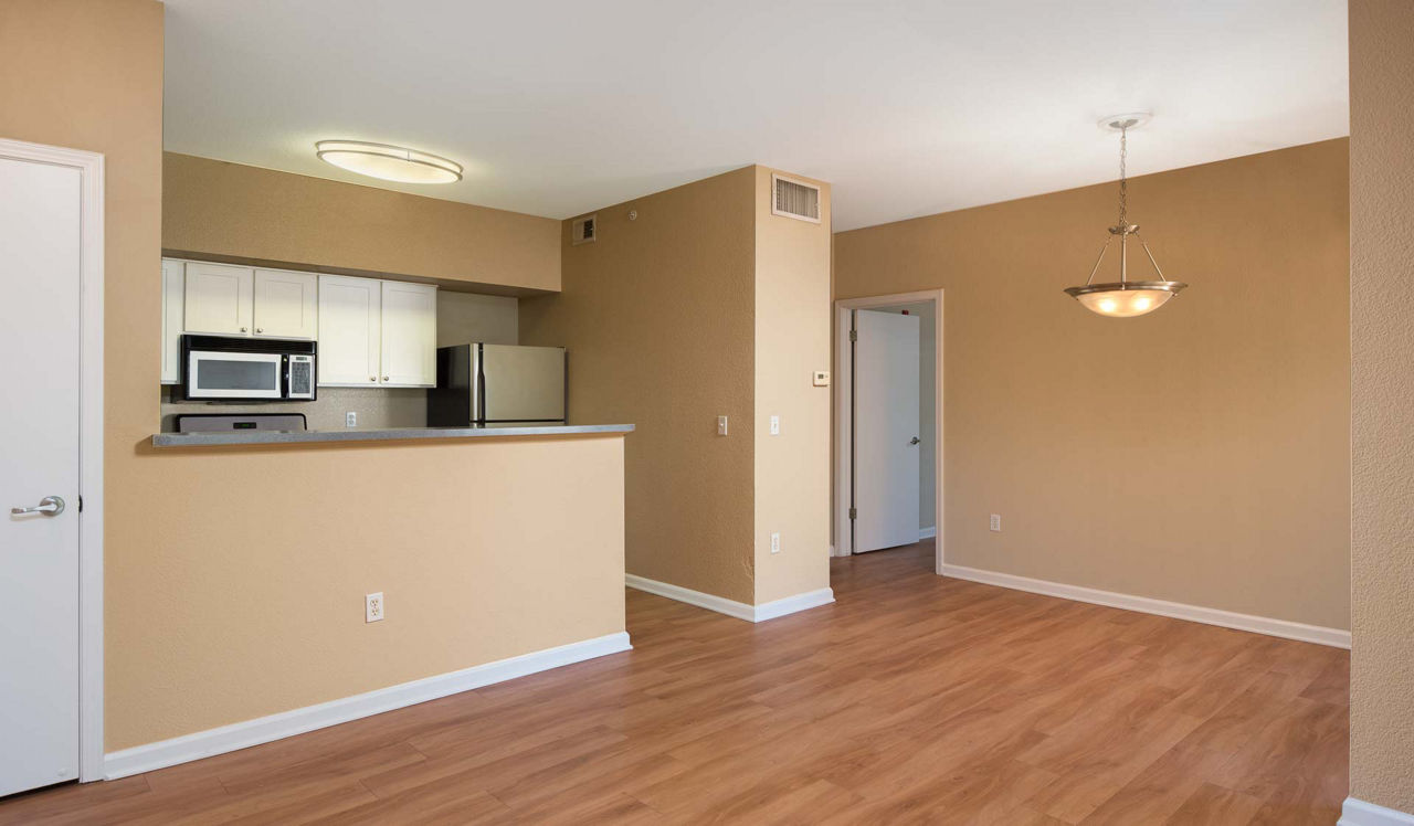 Monterey Grove Apartments - San Jose, CA - living room