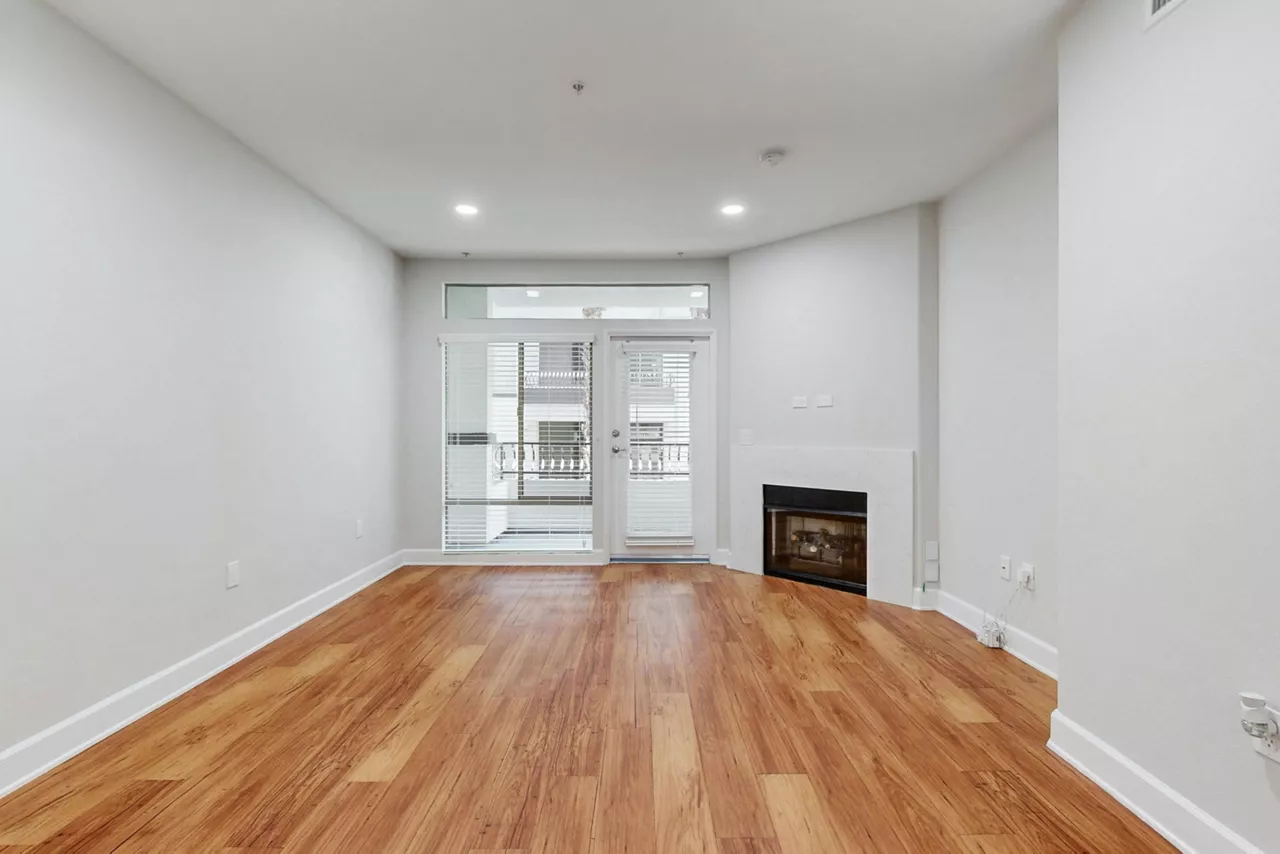 Palazzo East - Los Angeles, CA - living