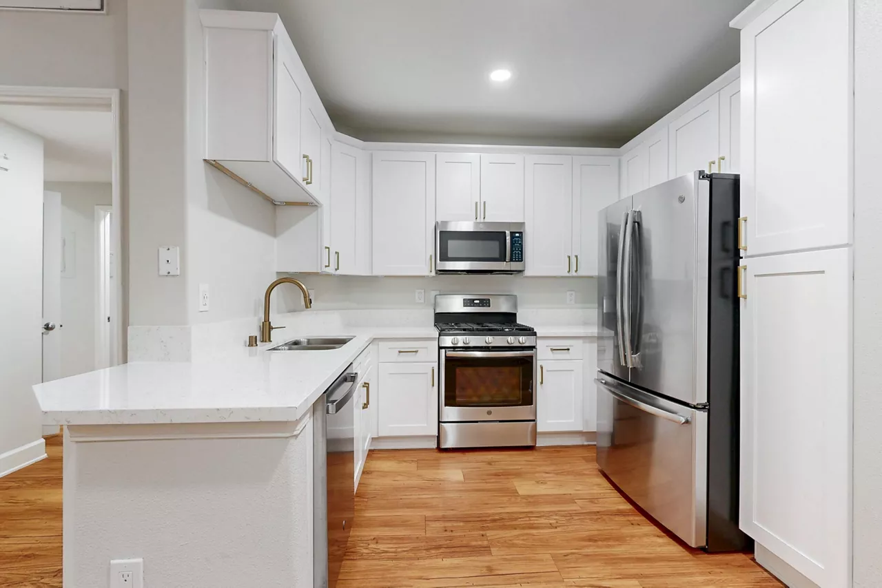 Palazzo East - Los Angeles, CA - kitchen