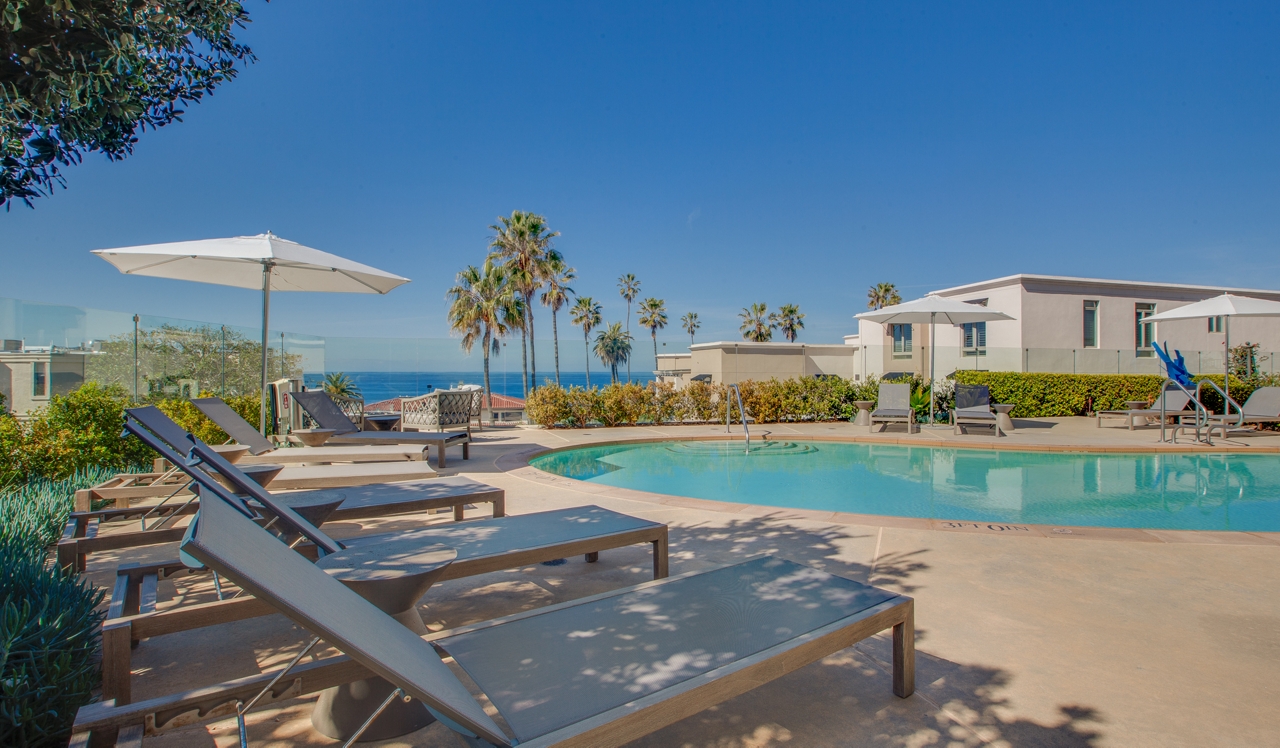 Ocean House Apartments - La Jolla, CA -pool and Ocean View