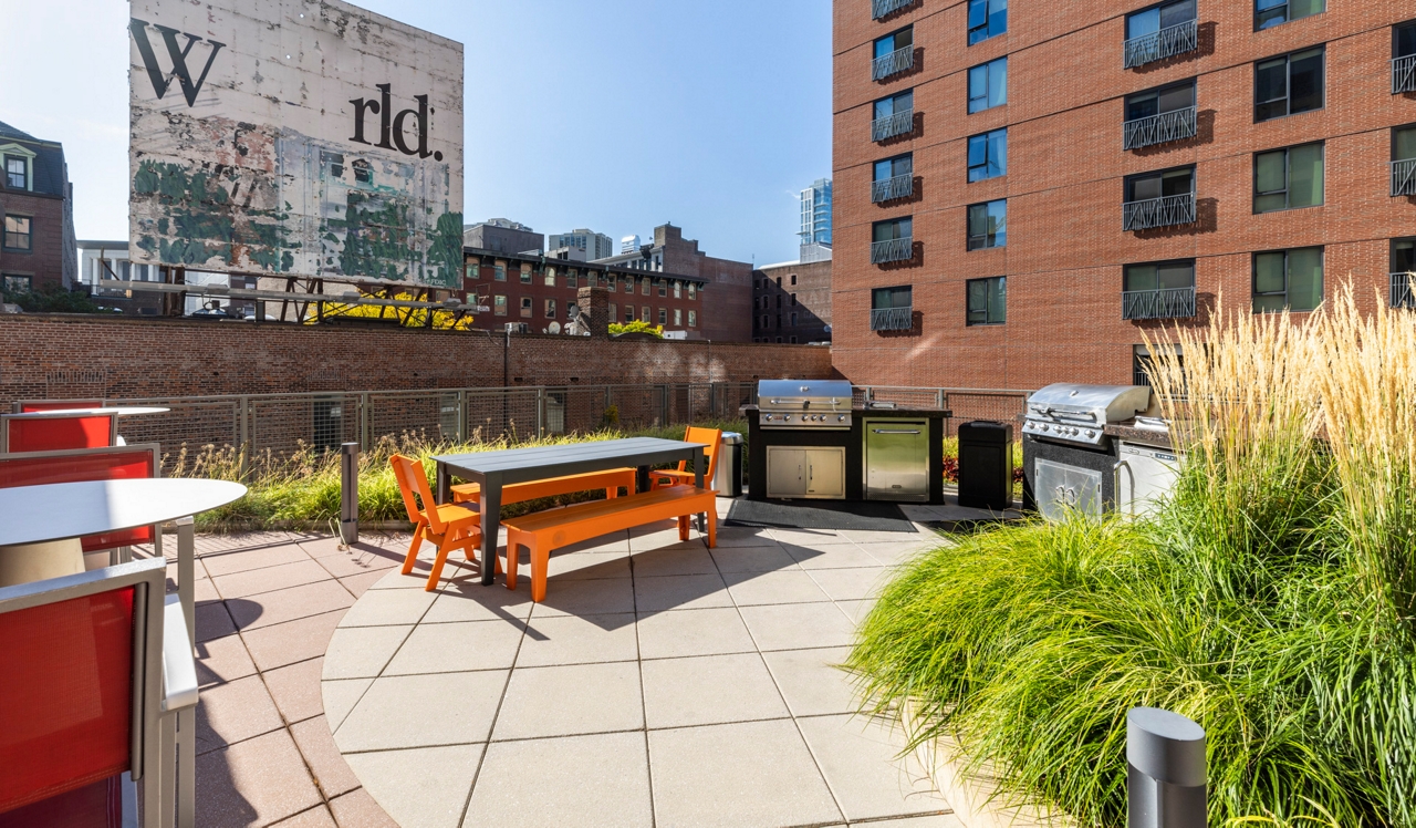 One Canal Apartment Homes - Boston, MA - Courtyard