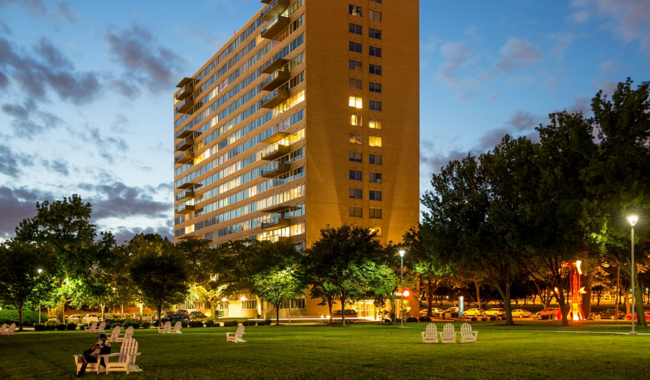 Park Towne Place Premier Apartment Homes - Philadelphia, PA - Exterior Building