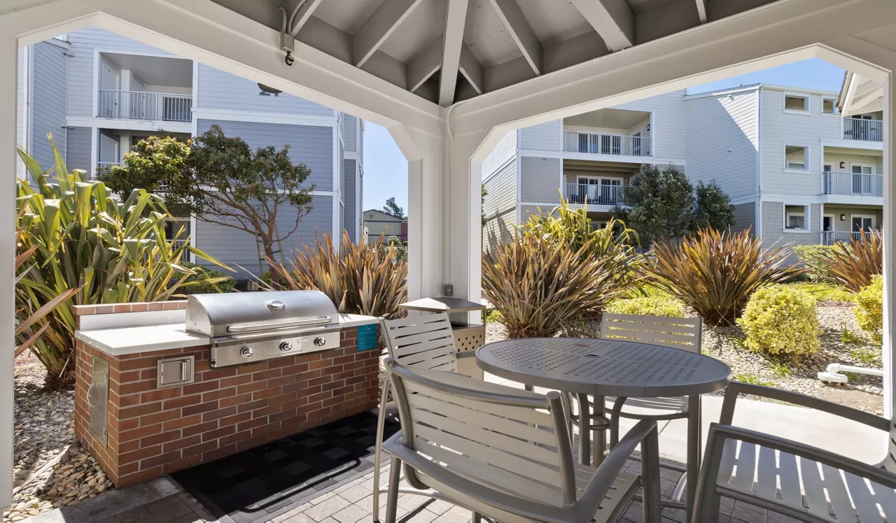 Pacific Bay Vistas - San Bruno, CA - grills
