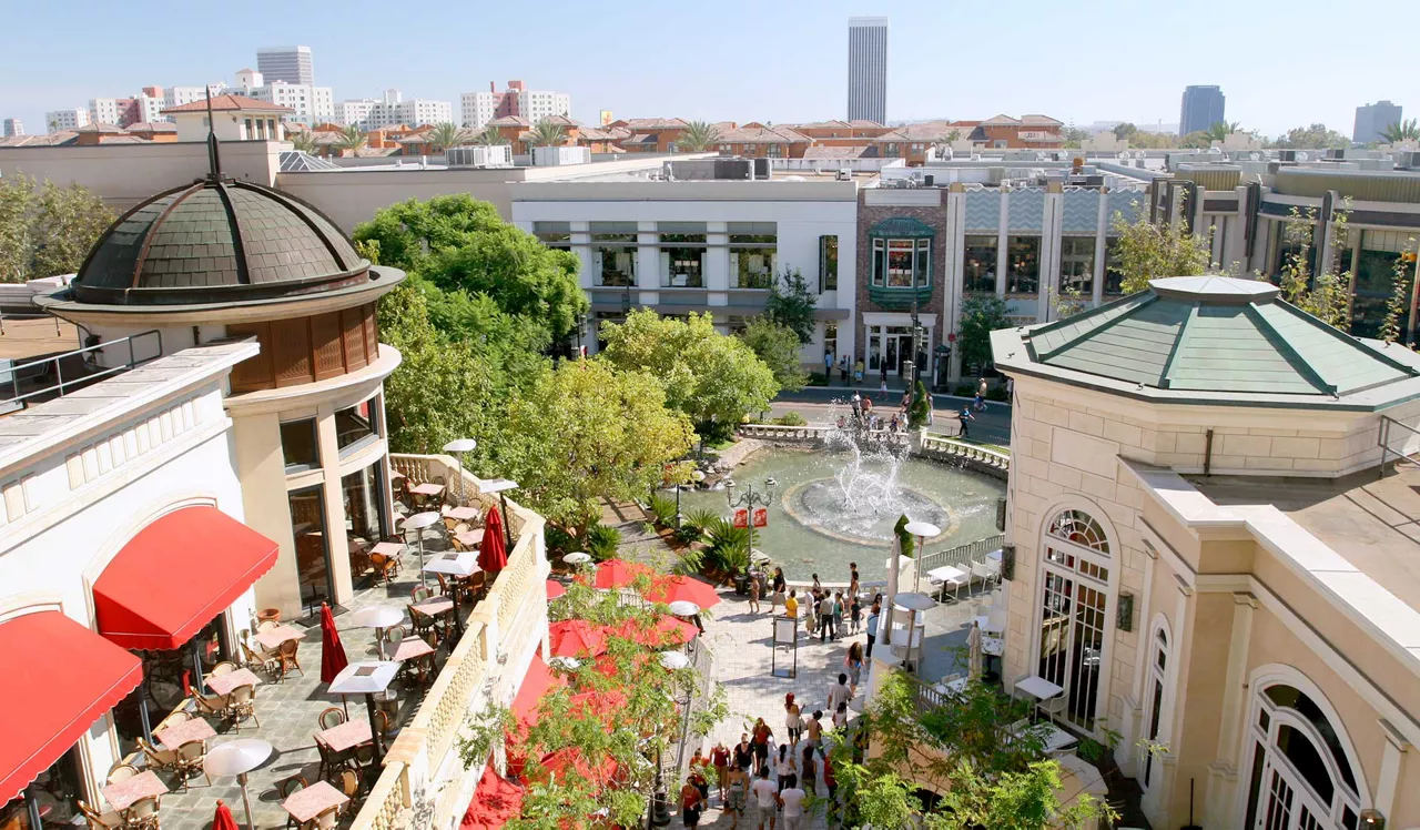 Palazzo East – Los Angeles, CA – Shopping Center