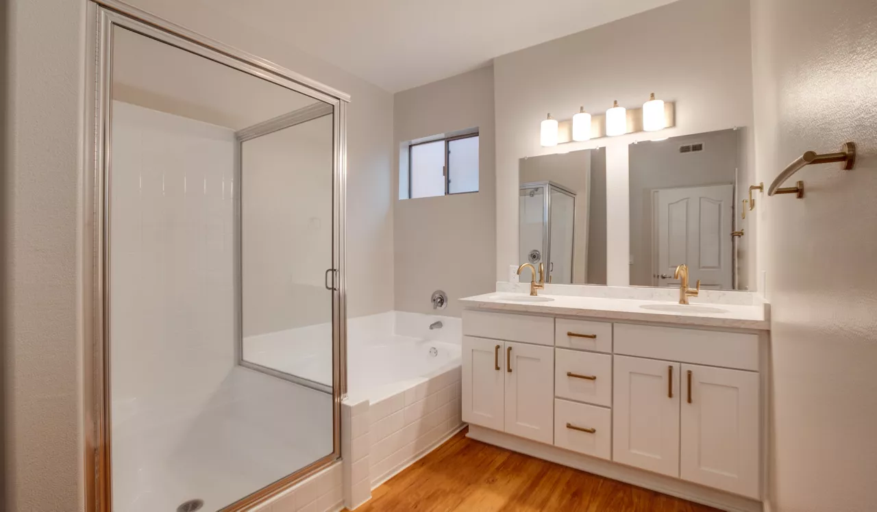 Palazzo East - Los Angeles, CA - bathroom