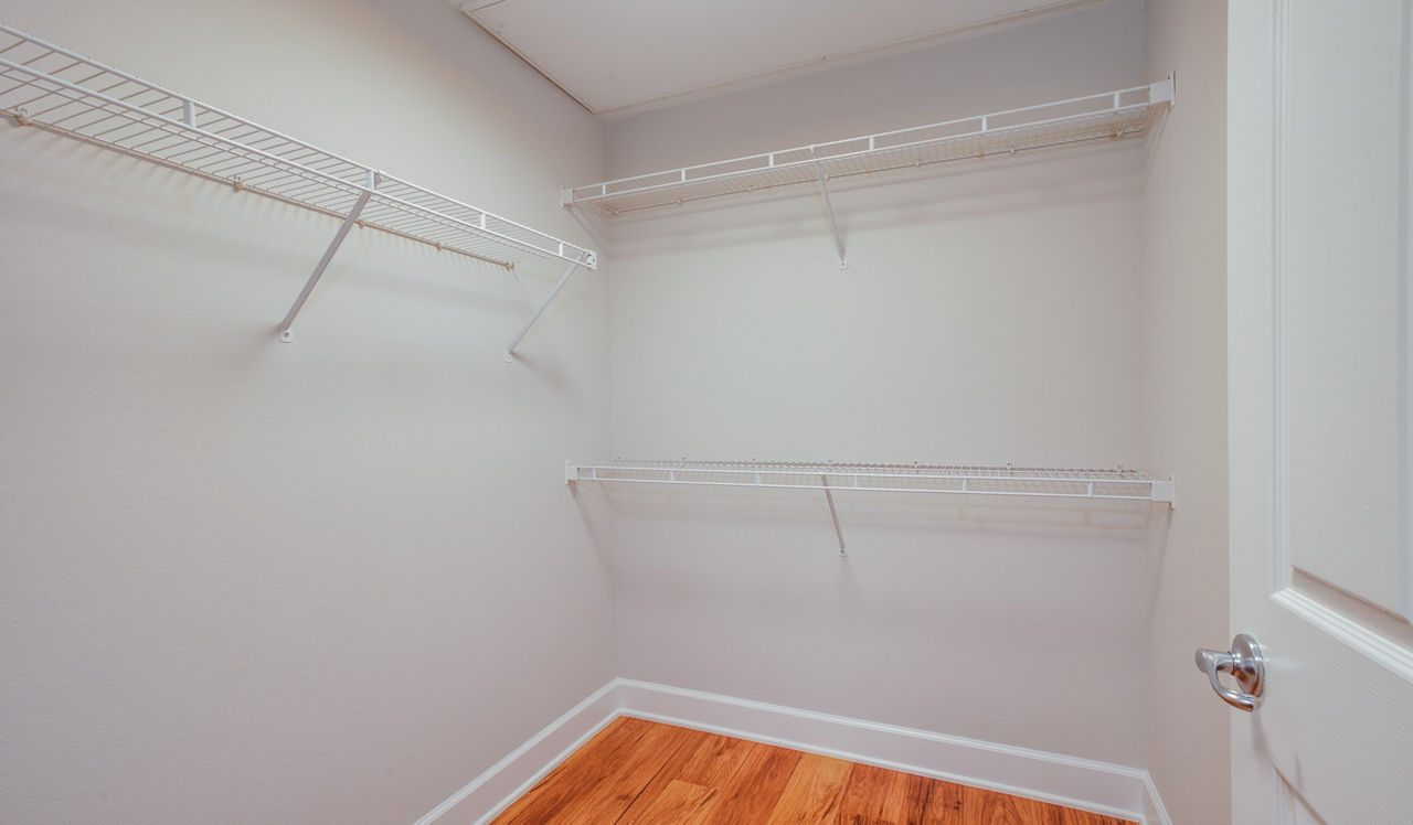 Palazzo East - Los Angeles, CA - closet