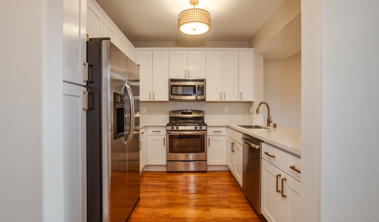 Palazzo East - Los Angeles, CA - kitchen