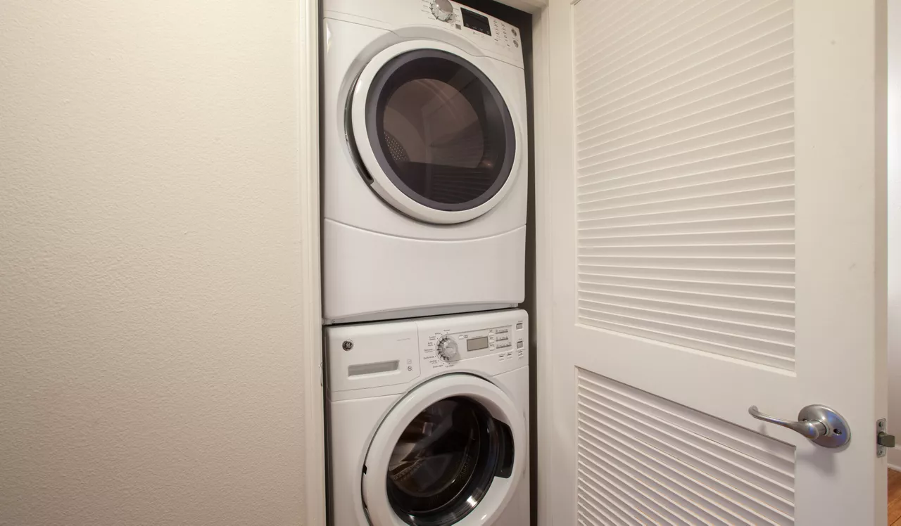 Palazzo East - Los Angeles, CA - laundry